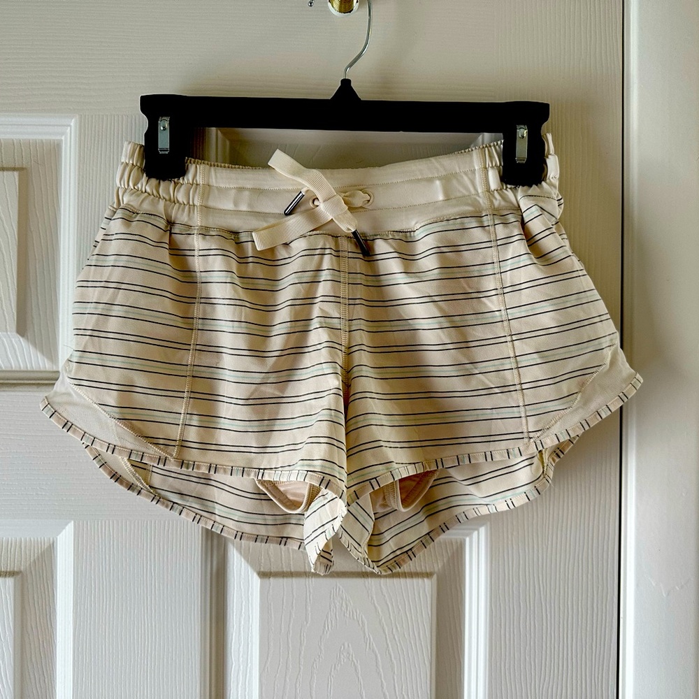 Lululemon Hotty Hot Shorts 2.5"